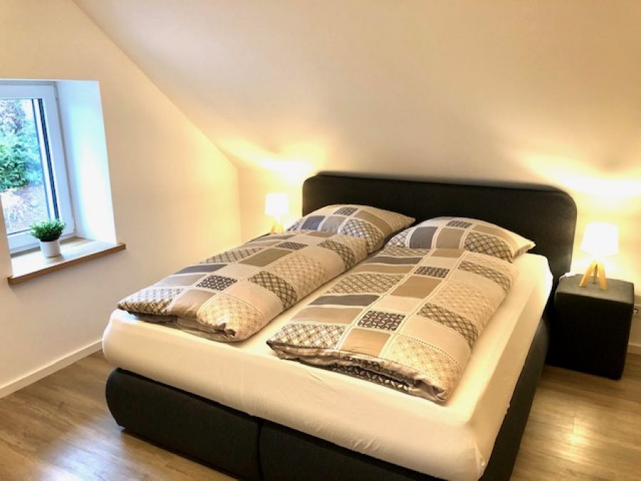 Schlafzimmer 1